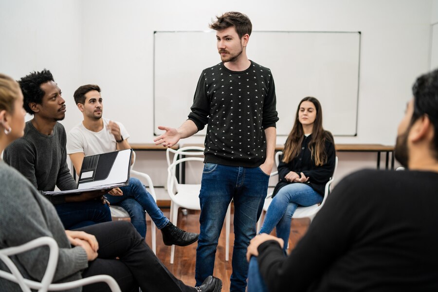 Transforme sua comunicação: escolha a melhor escola de oratória!